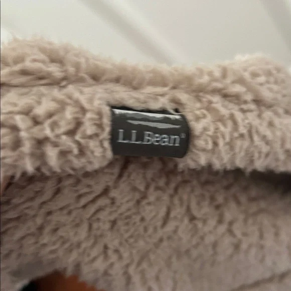 L.L. Bean Women's Cozy Sherpa Wearable Throw - Picture 2 of 4